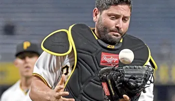 Cervelli no jugará de receptor tras sufrir seis conmociones cerebrales