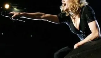 Madonna molesta a sus vecinos por permiso para estacionar 15 vehículos
