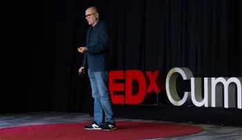 Chris Corcino plantea que la IA puede reducir la brecha educativa si se usa para enseñar a pensar