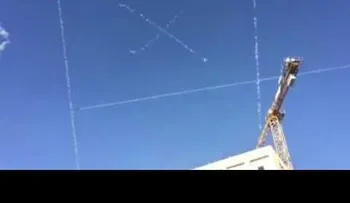 Varios cazas se retan en el cielo para jugar tres en raya