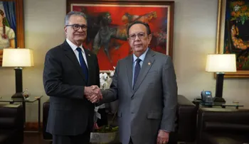Gobernador Valdez Albizu recibe la visita del presidente del TSE, Ygnacio Pascual Camacho