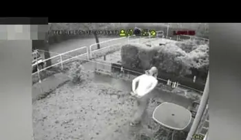 Se disputan el amor de una mujer en un duelo con cuchillo; como en los tiempos Salvaje