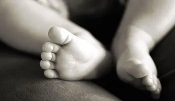 Niña de un año y 10 meses se asfixia con una sábana en La Romana