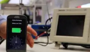 Crean cargador que resucita el celular en un minuto