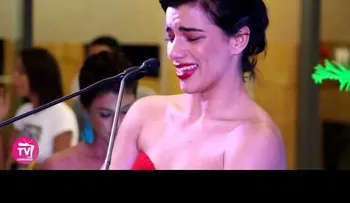  Nashla Bogaert recibe con lágrimas estrella en el Paseo del Cine Downtown