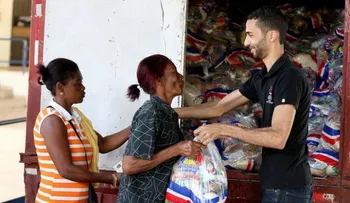 Despacho Primera Dama entrega 50 mil raciones alimenticias a familias pobres
