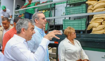 Presidente Abinader supervisa Bodegas Populares del Inespre en Sabana Perdida