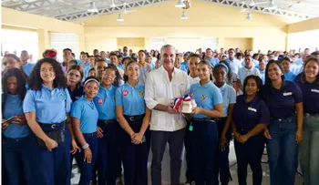 Abinader inaugurará escuelas, puente y acueducto en Azua