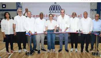 Abinader inaugura techado y remozamiento en Santo Domingo