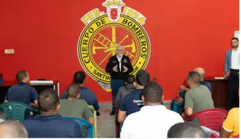Interior y Policía capacita a bomberos de Santiago y docentes de Samaná sobre manejo seguro de fuegos artificiales
