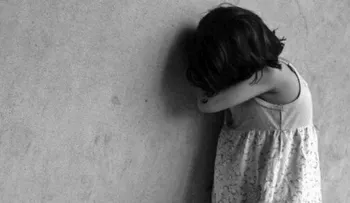 Condenan a 20 años a padre que violó durante 9 años a su hija