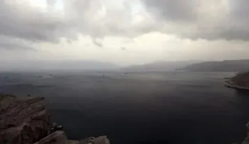 Misiles estadounidenses impactan petrolero iraní cerca de la isla de Jarg