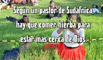  Pastor puso a su congregacion a comer grama para estar más cerca de Dios