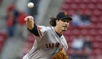 Gigantes remontan ante desastroso bullpen de Rojos