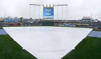Posponen por lluvia tercer juego Orioles-Reales