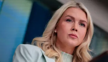 Karoline Leavitt dejará secretaria de prensa de la Casa Blanca a finales de agosto