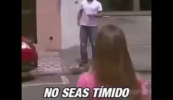 Ven dame un beso no seas tímido (VIDEO) 