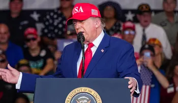 Trump afirma que la inmigración "destrozó" Francia y pide cerrar las fronteras tras los disturbios