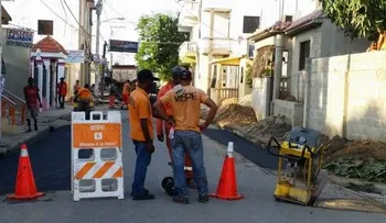 Obras Públicas solo asfalta calle por donde cruzará el presidente en Dajabón