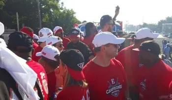 Leones del Escogido realiza caravana de Campeones