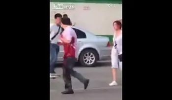 Mujer casi mata a su esposo a puñaladas por serle infiel (VIDEO)