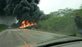 Explosión tanquero deja dos muertos