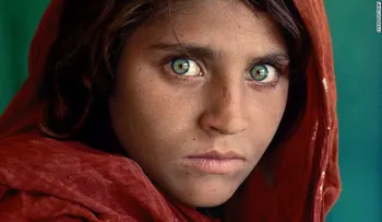 Se declara culpable de falsificar documentos la "Niña afgana" de National Geographic