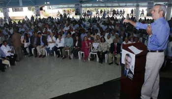  Luis Abinader pide a sus dirigentes convertir  la simpatía en votos