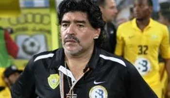 Retienen a Maradona porque su pasaporte figuraba como robado