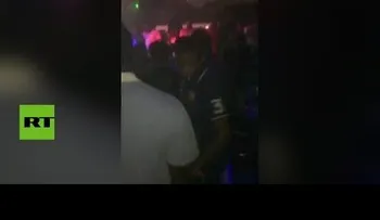  Un hombre abre fuego en un club nocturno de EE.UU. (MOMENTO EXACTO) 