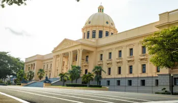 Abinader promulga ley fusiona ministerios de Hacienda y de Economía, Planificación y Desarrollo