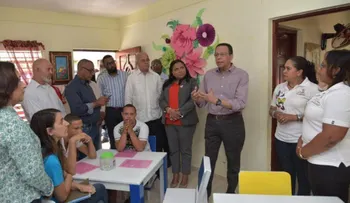 Ministro de Educación lleva soluciones puntuales a centros educativos de provincia Hermanas Mirabal