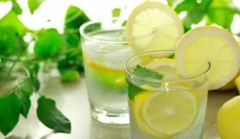 6 increíbles propiedades por las que debes comer limón todos los días