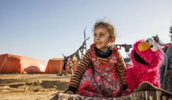 Elmo dice que los niños refugiados son como los de EE.UU.
