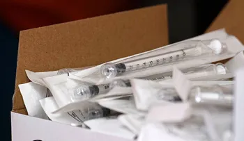 Pfizer dice que resolvió retrasos en las primeras entregas de vacunas