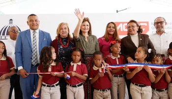 Vicepresidenta Raquel Peña inaugura dos escuelas básicas en Constanza en beneficio de 450 estudiantes