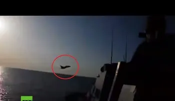 Así asustan cazas rusos a un destructor de EE.UU. (VIDEO)