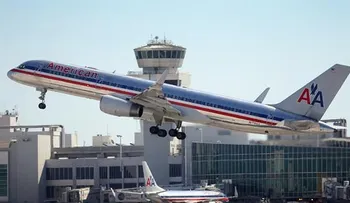 Un pasajero se desmonta de avión, porque pilotos eran mujeres