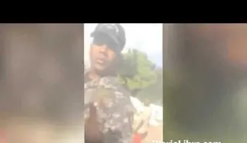 Oficial amenaza a mujer invidente durante protesta frente al Palacio Nacional (VIDEO)