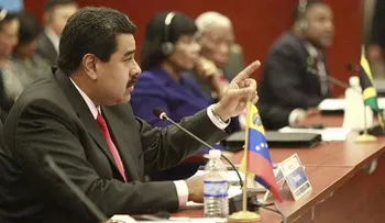 Maduro: Santos tiene una camisa de fuerza que le impuso la oligarquía mediática