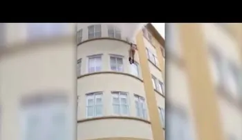 Una brasileña se lanza del tercer piso de un edificio en llamas (VIDEO)