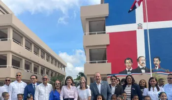 Raquel Peña encabeza inicio año escolar en Santiago y entrega 24 nuevas aulas