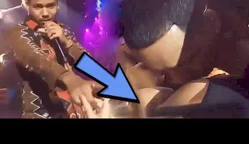 Romeo no solo da besos a sus fanáticas, también le come sus melones