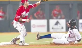 Elián Herrera conecta el tablazo para clasificación RD en Serie del Caribe 