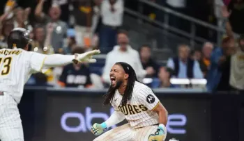 Tatis Jr. y Machado jonronean en el arranque de la serie; Padres blanquean 8-0 a Cachorros