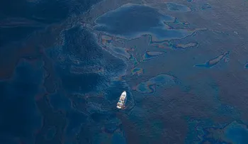 Choque entre buques causa un vertido de crudo en aguas del este de China