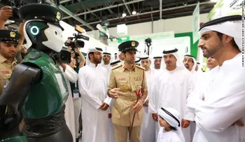 Primer robot policía de Dubai fue producido por empresa española