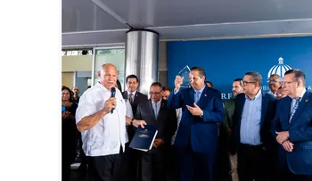Víctor Atallah recibe reconocimiento por su liderazgo