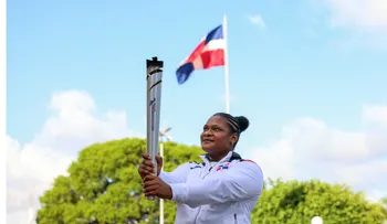 Abinader inicia ruta de antorcha de Juegos 2026