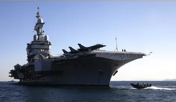 Francia despliega portaviones en el estrecho de Ormuz para misión defensiva